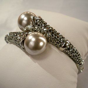 New Vintage Real Collectibles by Adrienne Pearls Black Crystals Bracelet